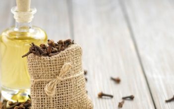 فوائد زيت القرنفل فوائد زيت القرنفل